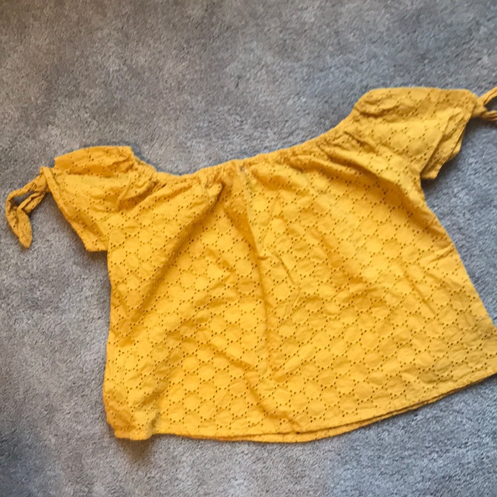 Cute yellow blouse